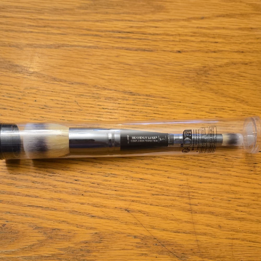 IT Cosmetics Silver Dual-Ended Brush